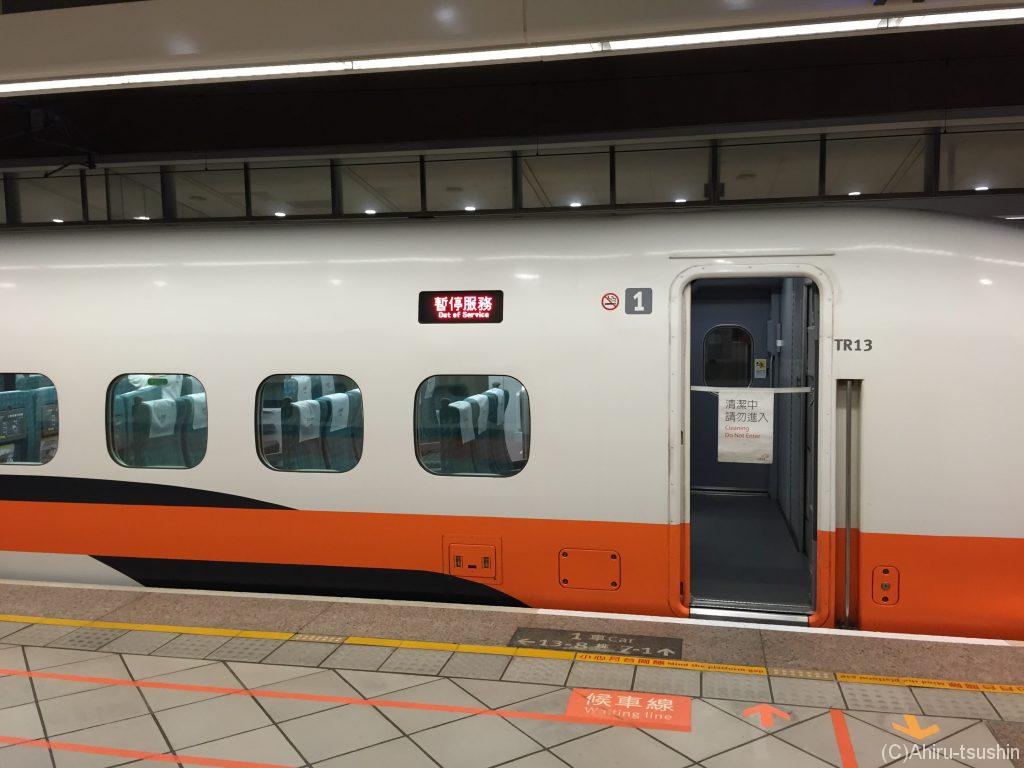 台湾新幹線の車両ドアと乗車口
